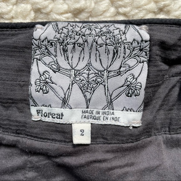 Grey cotton miniskirt with embroidered flowers - Picture 12 of 14